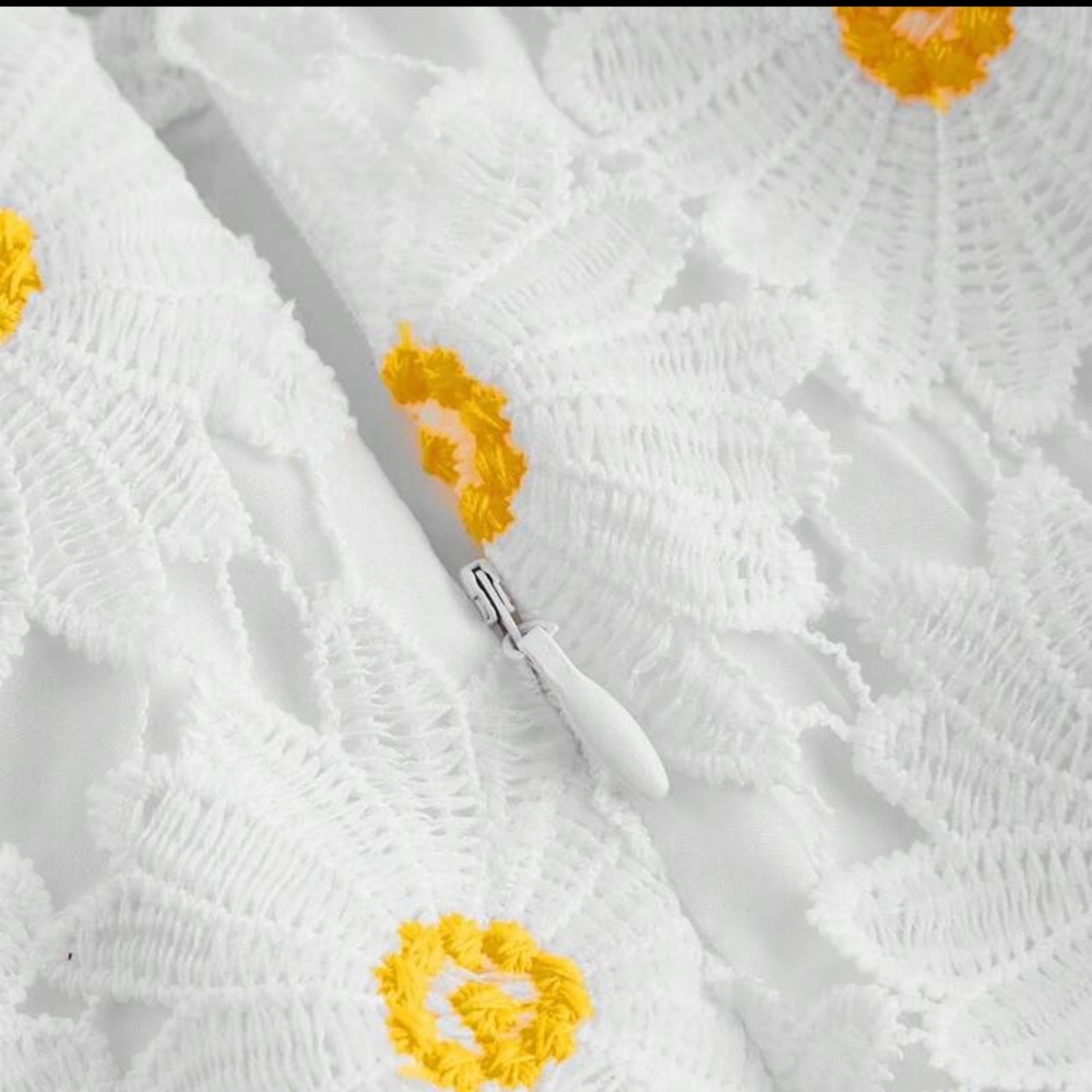 🌻 PLUS Lace Skirt 🌻 - Picture 4 of 5